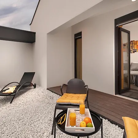 3 Bedroom Awesome In Holiday home *