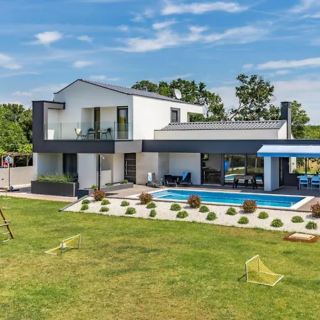 3 Bedroom Awesome In * Valbandon