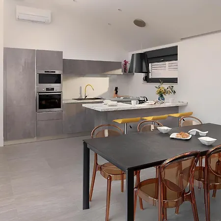 3 Bedroom Awesome In Holiday home *