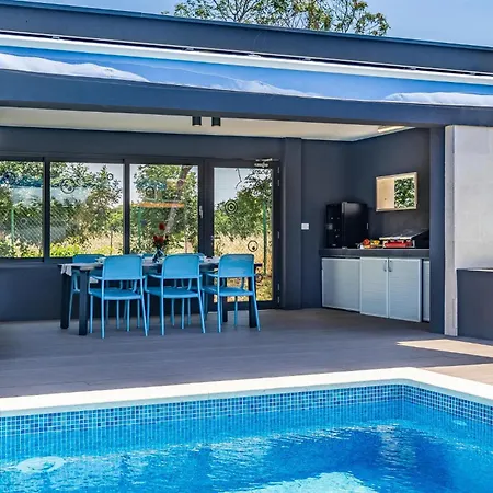 3 Bedroom Awesome In *