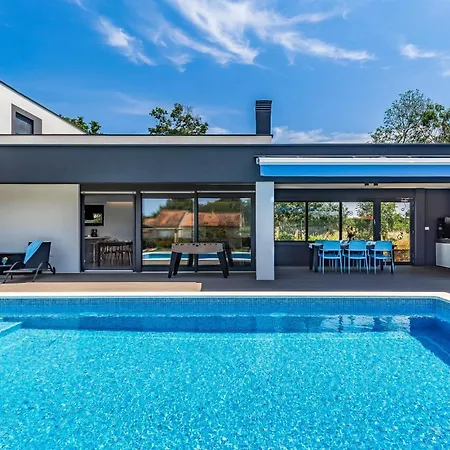 3 Bedroom Awesome In *