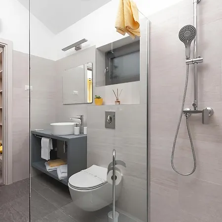 3 Bedroom Awesome In * Valbandon