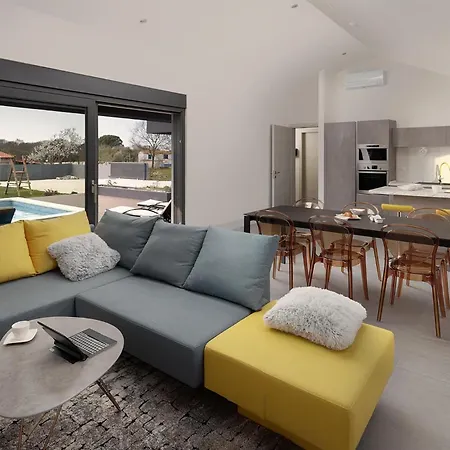 3 Bedroom Awesome In *