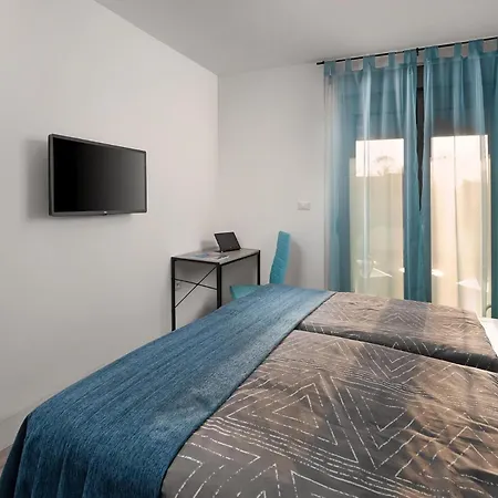 3 Bedroom Awesome In Holiday home *