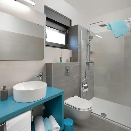 3 Bedroom Awesome In Holiday home